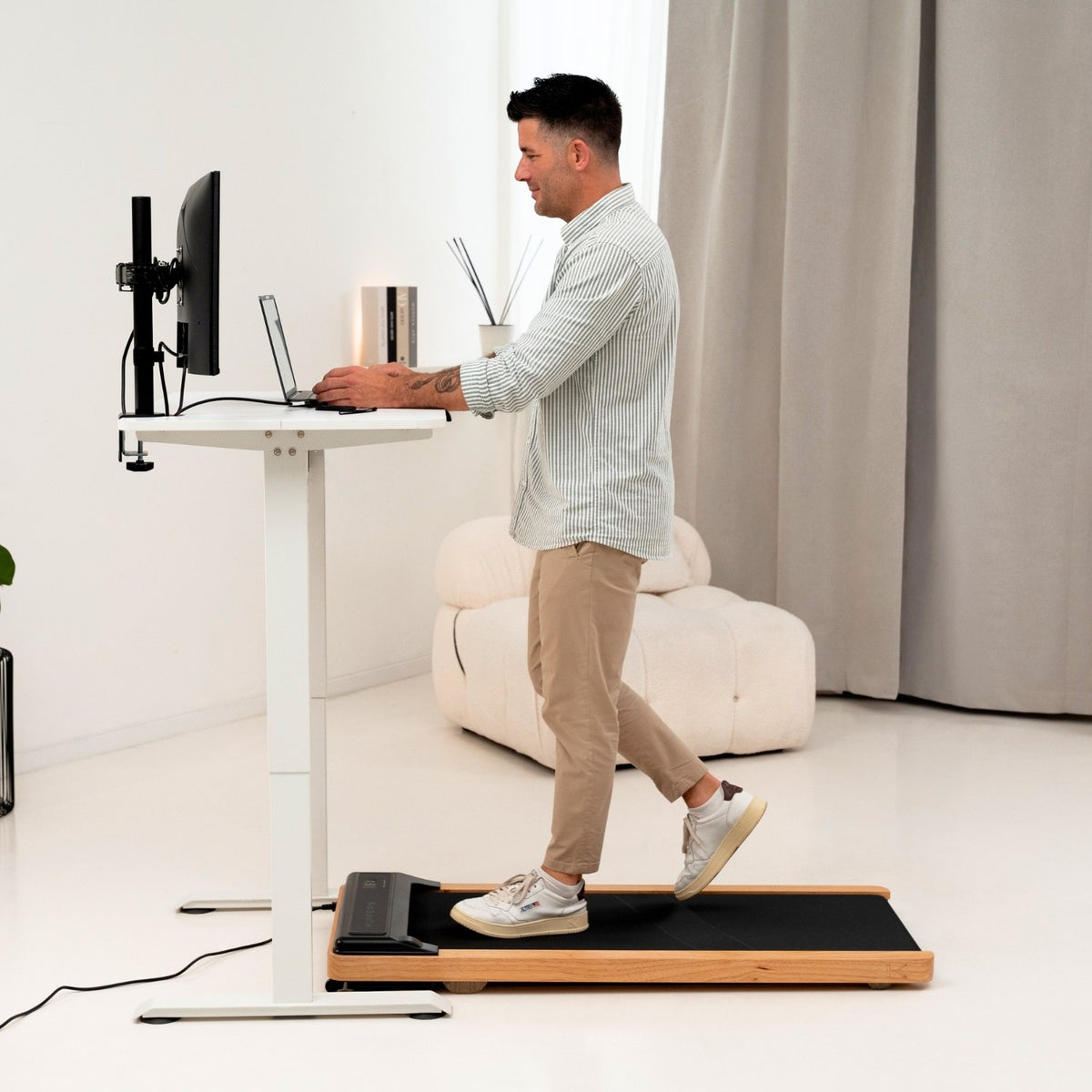 Kuipers Home Office Laufband K1 in dunkler Esche – Ansicht 2 #farbe_dunkle-esche