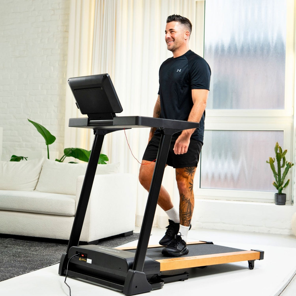 Kuipers R1 Laufband in Helle Kirsche mit LED-Display – Ansicht 2